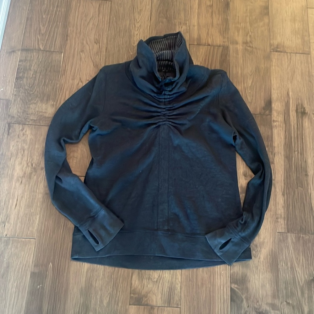 Lululemon reversible singed neck sweatshirt dark grey solid /stripe grey/purple
